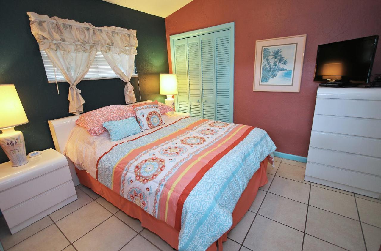 Affordable Beach Condos - One Bedroom Dlx Condos Сант Пит Бич Экстерьер фото